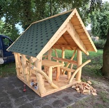 Überdachte Sitzgruppe aus