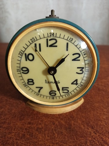 Vintage sowjetischer wecker - vintage,