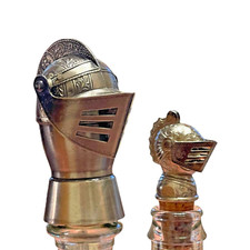 2 Stück Ausgießer (1x) Stopper (1x) Korken Ritterhelm Ritter Vintage
