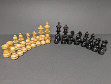 Alte Schachfiguren aus Holz /