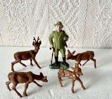 Plaho DDR Figuren: Förster mit Gewehr + 4 Tiere (Rehe Hirsch Kitz) Wildtiere