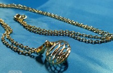 feine Damen Halskette mit Anhänger Goldfarben Modeschmuck + 3 kleine Steinchen 