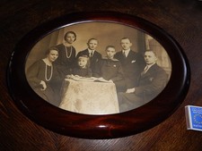 schöner alter Bilderrahmen oval Holz Glas Aufhängung + altes Foto