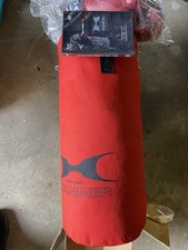Hammer Boxsack Hängend mit Boxhandschuhen und DVD Boxsack Set