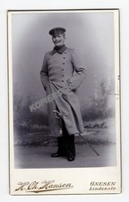 Portrait - Offizier mit Mantel