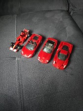 4 Ferrari Spielzeugautos von