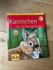 Kaninchen im Außengehege von