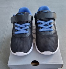 Hallenschuhe / Turnschuhe /