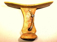 Tribal Art Kenia, Ekicholong, traditionelle Kopfstütze und Hocker der Turkana