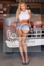 Nr. 19284 - Erotisches Pin Up Foto in Hochglanz Qualität - Größe 10x15 cm