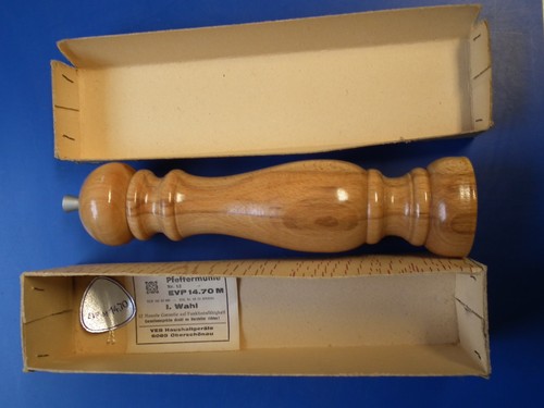 Große pfeffermühle hier - pfeffermühle,