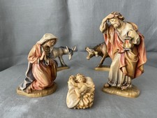 Handgeschnitzte Krippenfiguren