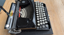 Seidel & Naumann / Schreibmaschine /antik / Erika Tab 5 / Reiseschreibmaschine