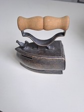 Antikes Kohlebügeleisen aus