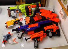 Nerf Set - Inclusive Delta Trooper, Doominator, Accustrike, Weste, Munition 
