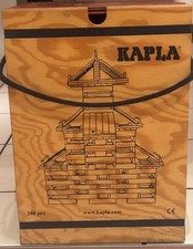 Kaplasteine in tragbarer Holzkiste mit Bauanleitungen