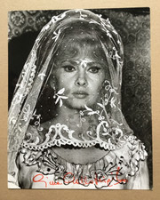 Gina Lollobrigida (Original-Autogramm auf großem, altem Pressefoto)