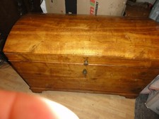 truhe rundeckeltruhe holztruhe antike reisetruhe ca 1700 ? nußholz eiche ?