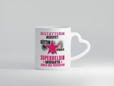 Bedeutung von bestatterin - von,
