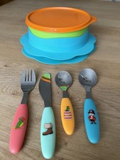 Tupperware TupperCare Kinderteller mit Deckel und rutschfester Basis + Besteck