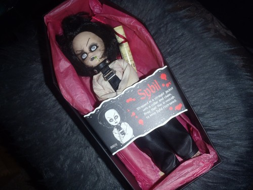 Mezco living dead doll - mezco, sybil