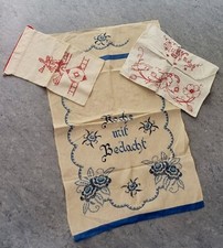 Konvolut v. 3 Vintage Küchen Tuch Jugendstil Wandbehang Sinnspruch gestickt (81)