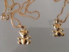 Zwei Halsketten mit Teddy-Anhänger