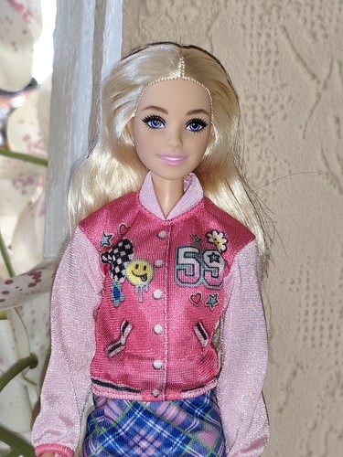 Barbie love school doll - i,