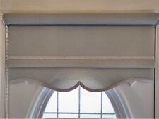 Kolonialform graue Rollos