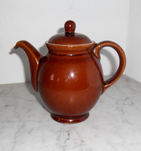 Kleine braune bauchige kanne - kleine,
