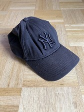 New Era 9FORTY New York Yankees Cap – Black on Black – Adjustable
