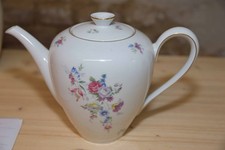 Kaffeekanne mit zartem Blumenmotiv von KPM Krister, H=20cm, bis 1945