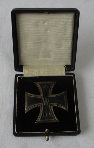 Gewölbtes eisernes kreuz - gewölbtes,