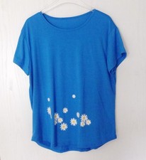 T-Shirt   Markenlos  blau mit Margeriten am Saum  Gr. 42