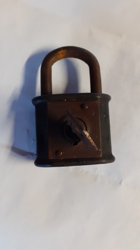 Altes antikes vorhängeschloss - altes,