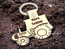 Schlüsselanhänger personalisiert individuelle Wunsch Gravur Leder Traktor weiß