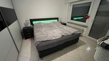 Bett mit LED-Kopfteil – 180x200 cm – gebraucht