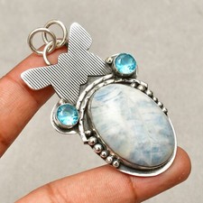 Blauer Scheelit Edelstein 925