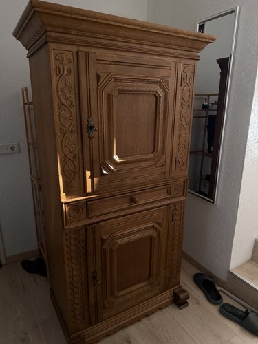 Brauner holzschrank - brauner,