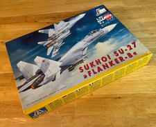 SUKHOI SU-27 FLANKER - B 1:72