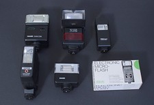 Konvolut Blitzgeräte ungeprüft , daher als defekt.