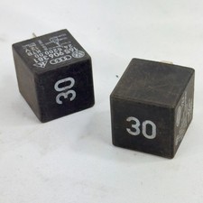 VW Relais 30 Motorsteuerung Zentralelektrik 165906381 Audi Seat Skoda Original