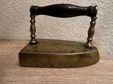 Sehr schönes und altes Bügeleisen aus Messing