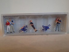 Preiser Eltern Kinder im Buggy