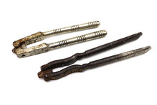 2 x Alter nostalgischer Metall Nussknacker große & kleine Nüsse 30er 40er Jahre