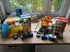 2 vintage Fisher Price Parkhäuser garage fisherprice Parkhaus + Zubehör