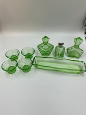Grünes Pressglas Konvolut Waschtischgarnitur + 4 Stamperl