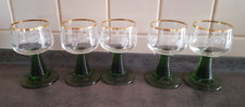 5 x Römer Weingläser Goldrand grüner Fuß Weinlaubperlen Dekor 0,1 L.