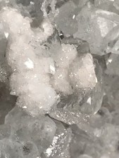 3 Kg EDELSTEIN Gyrolith auf