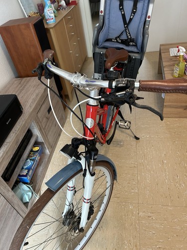 Rotes trekking fahrrad - rotes,